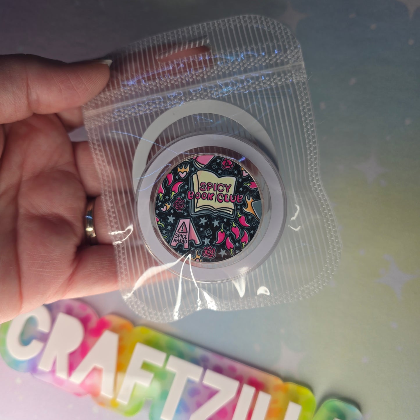 MagSafe Pop Grip - Spicy Book Club (pink)