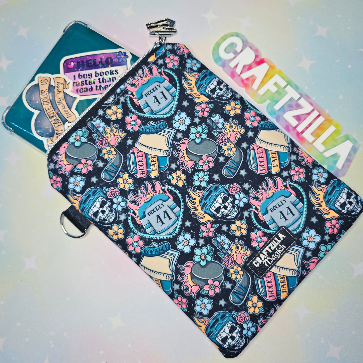 Basic E-Reader Sleeve - Hockey Romance